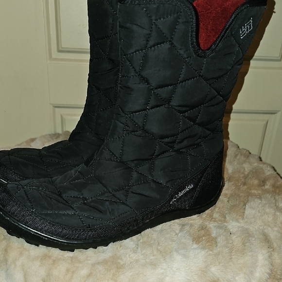 Columbia Women's Black and Red Quilted Boots Woth Omniheat Size 10 - Picture 6 of 9